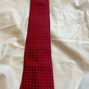 Custom made silk men’s tie by Tom James.